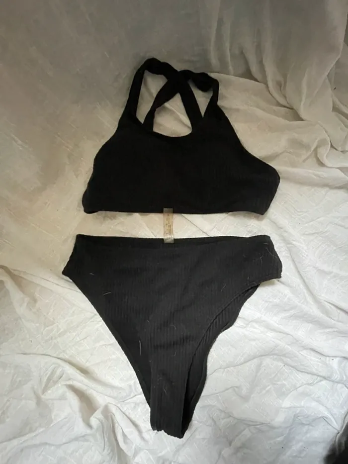 Maillot de bain noir Shein– taille M, haut croisé & bas taille haute