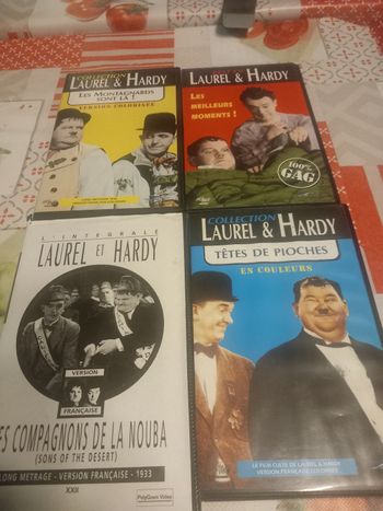 4 VHS avec Laurel et Hardy 
