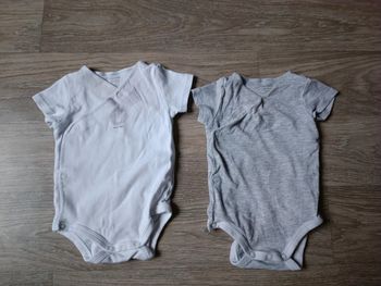 Lot 2 bodies mixte obaibi 6 mois