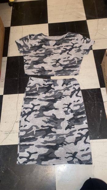 Ensemble crop top accompagner de sa jupe