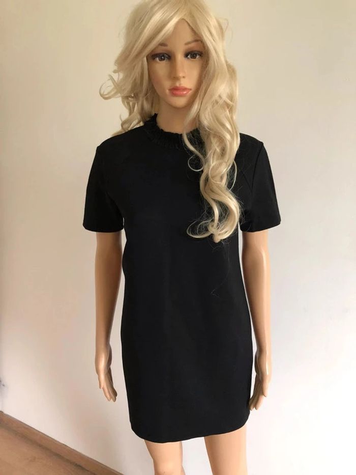 Robe courte noire à manches courtes Mango taille S jamais portée