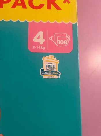 Couche Pampers taille 4 neuf