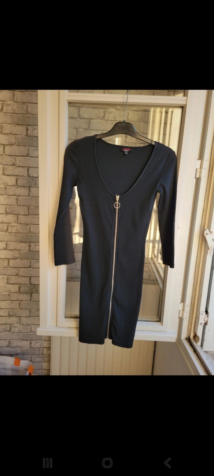 Robe noire - photo numéro 2