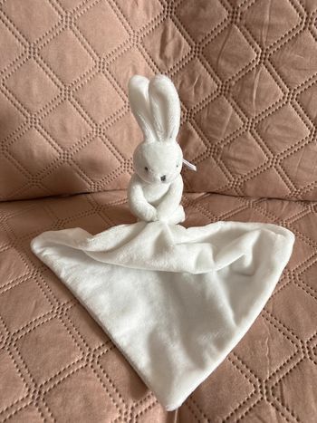 Lapin mouchoir Jacadi