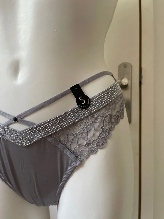 Tanga à strass - photo numéro 5