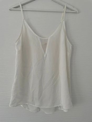 Haut débardeur blanc bretelles fines fluide uni basique simple décolleté dos transparent