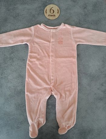 Pyjama grenouillère bébé fille taille 6 mois
Ouverture à l'avant 
Rose pâle 🌸