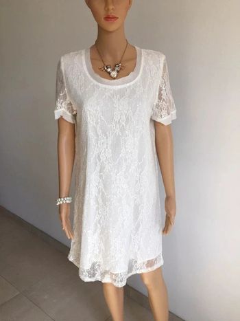 Robe blanche neuve avec dentelle et sequins Molly Bracken taille unique (valeur 55€)