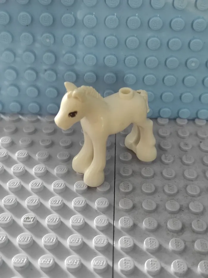 Poney LEGO White Horse, Friends Style, Baby Foal with Tan and White Eyes 11241pb02 D08