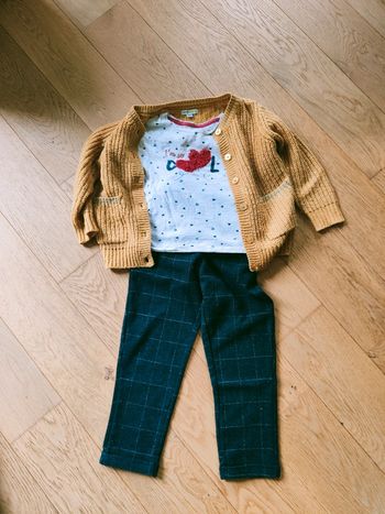 Ensemble pantalon tee shirt et gilet