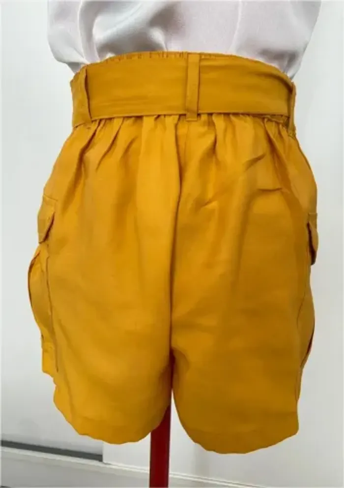 Short fluide jaune ceinturé Anna Karel - photo numéro 4