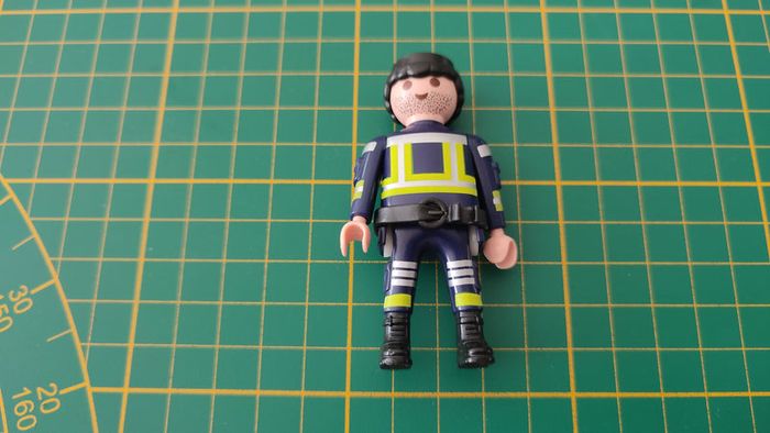 Pompier homme cheveux noirs 30004423 pièce détachée Playmobil #E23