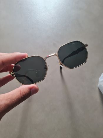 Lunette de soleil prada