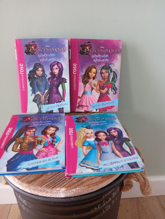 Lot bibliothèque rose « descendants » tome 1 à 10 - photo numéro 6