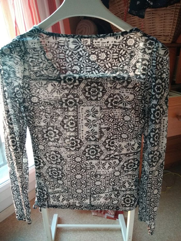 Haut léger noir et blanc - photo numéro 2