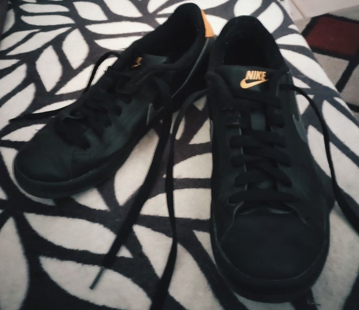 Baskets "Nike" pointure 36 et demi noirtrès peu portées - photo numéro 7