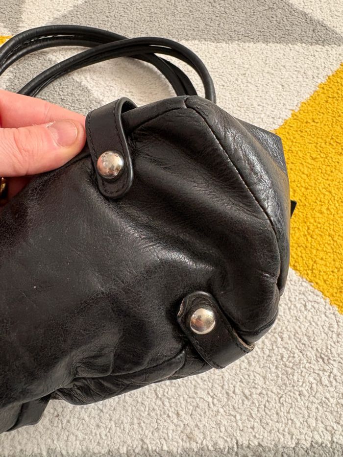 Sac à main en cuir Coccinelle couleur noir - photo numéro 6