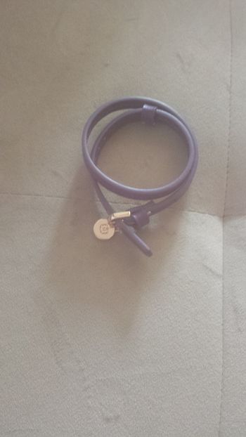 Bracelet cuir violet, comme neuf