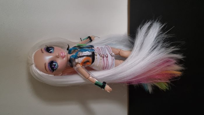 Rainbow High Salon de Beauté - Poupée Amaya Raine - photo numéro 2