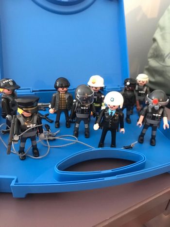 Lot 8 playmobils policiers pompiers voleurs