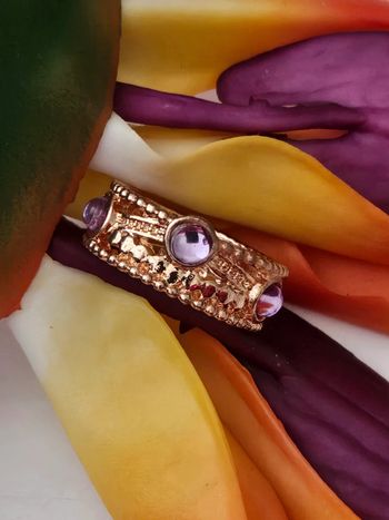 Bague avec ses pierres topaz violette