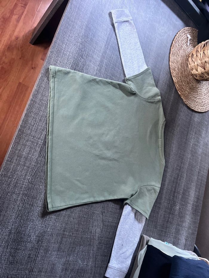 T-shirt épais, manches longues, taille huit ans, marque du pareil au même - photo numéro 3