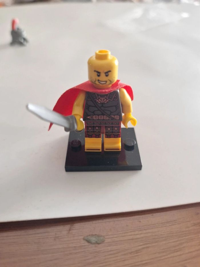 Figurine lego série 10 le commandant romain - photo numéro 3