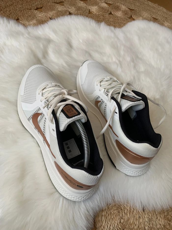 Magnifique Baskets Nike d’été blanche & bronze