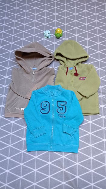 🦁Lot 3 vestes zippées, 6 mois