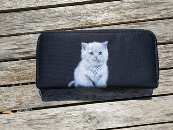 Portefeuille noir avec chaton