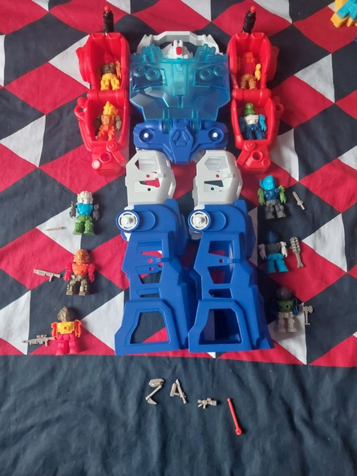 Robot transformable avec ses petits robots