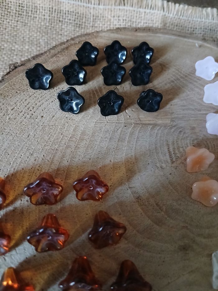 Lot de 50 perles en verre fleur noir marron rose beige transparente verte - photo numéro 6