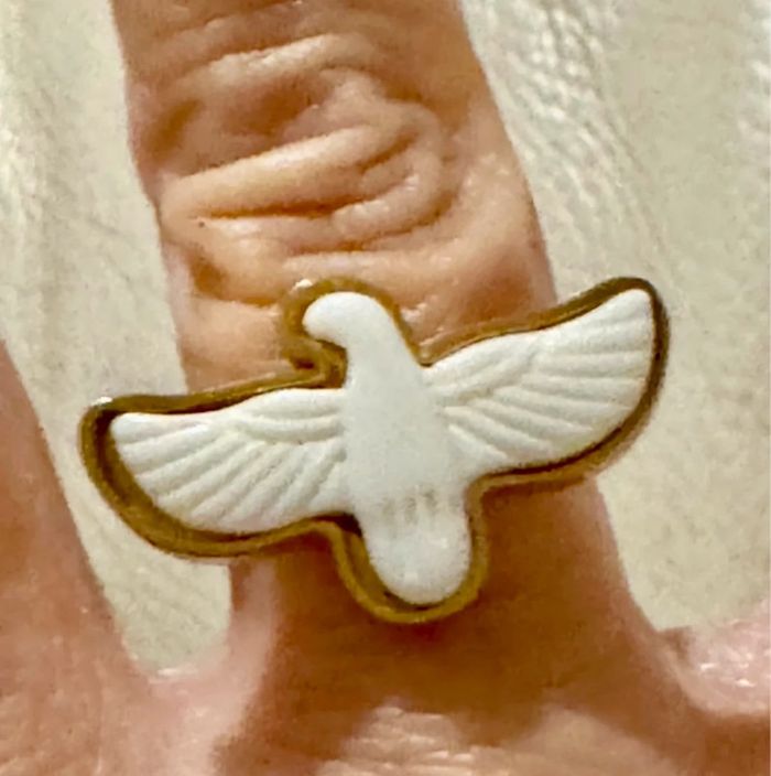 Bague réglable acier inoxydable or aigle déployé résine blanche