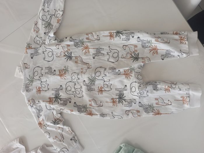 Lot pyjama body 6 mois - photo numéro 3