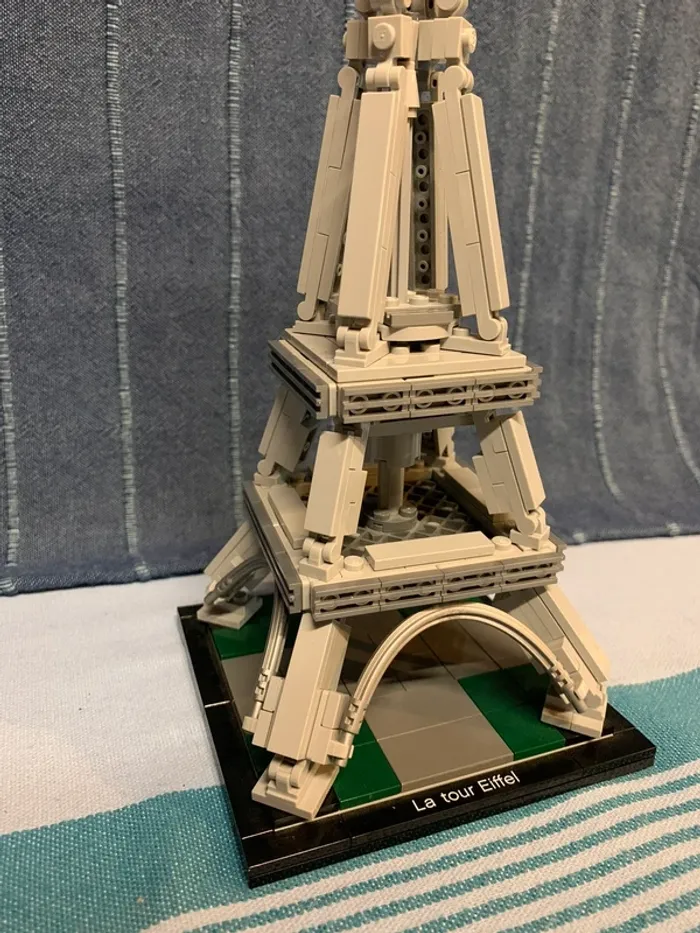 Lego 21019 La Tour Eiffel - photo numéro 2