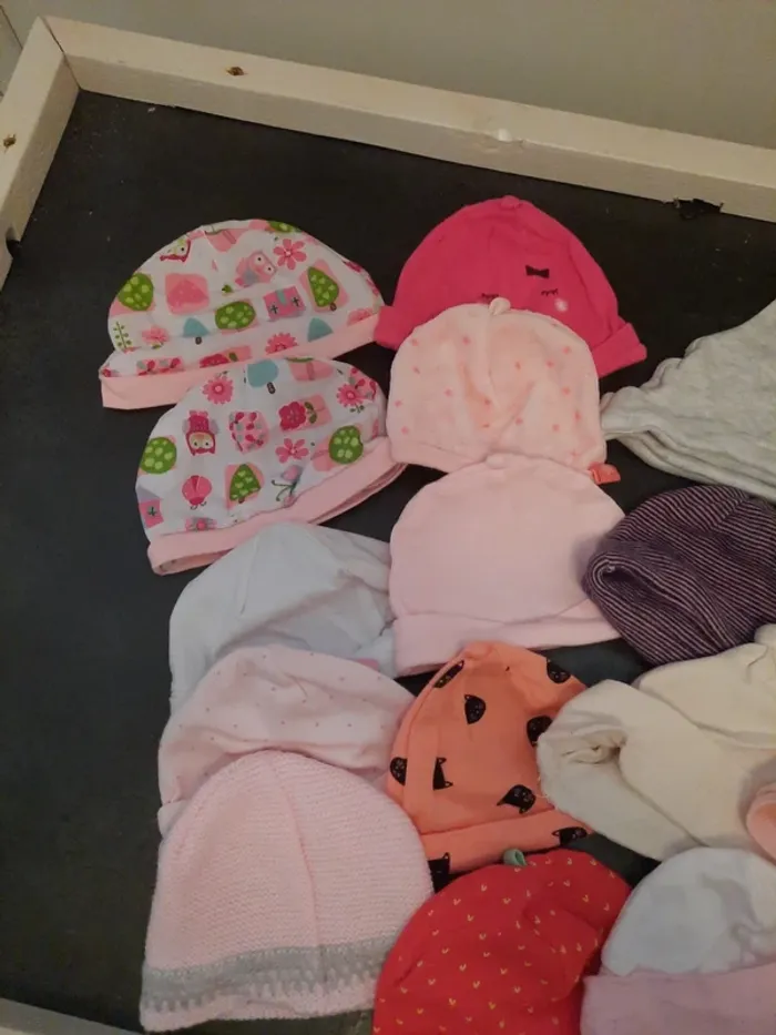 Lot bonnet naissance à 6 mois. - photo numéro 2