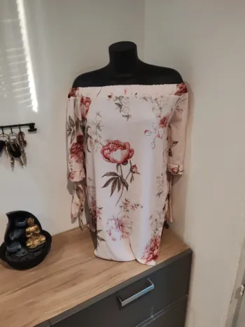 Robe midi maches 3/4 taille 40  épaules dénudées