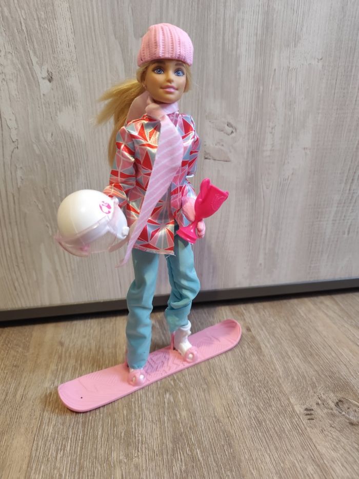 Barbie snowboard