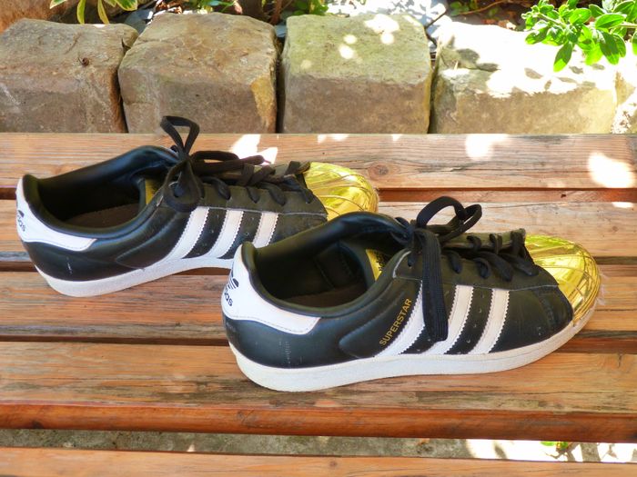 Baskets sneakers femme Chaussure Adidas Superstar Metal Toe noir blanc or 38 TBE - photo numéro 2