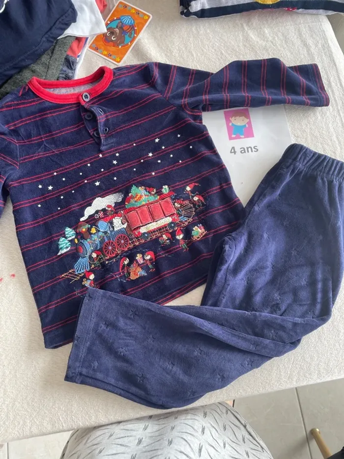 Pyjama, Noël, sergent major quatre ans