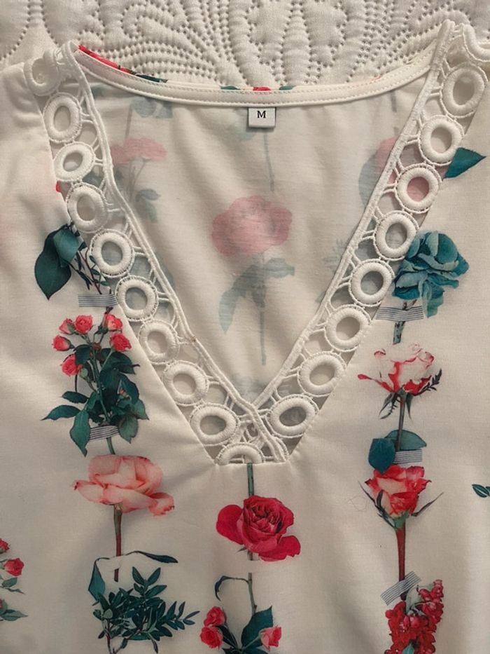 Chemisier blanc avec fleurs - photo numéro 4
