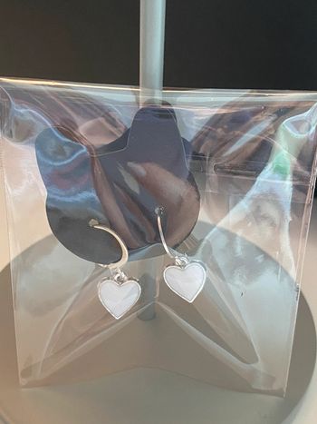 Boucles d’oreille coeur blanc