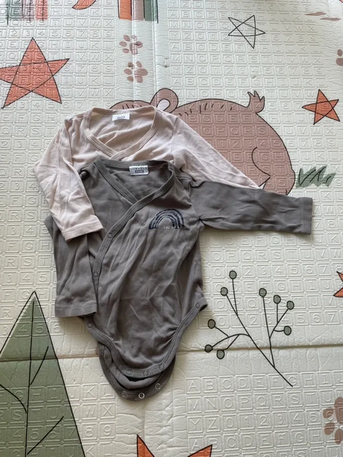 Lot 2 bodies bébé DIM