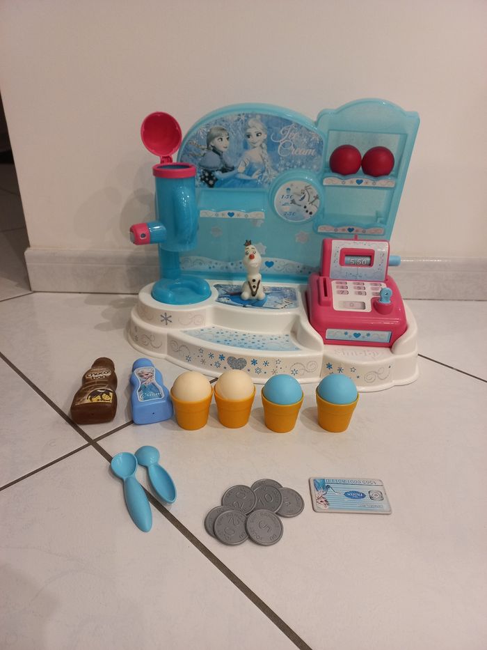 Marchand de glaces de la reine des neiges.