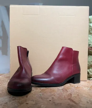 Bottine cuir bordeaux à talons