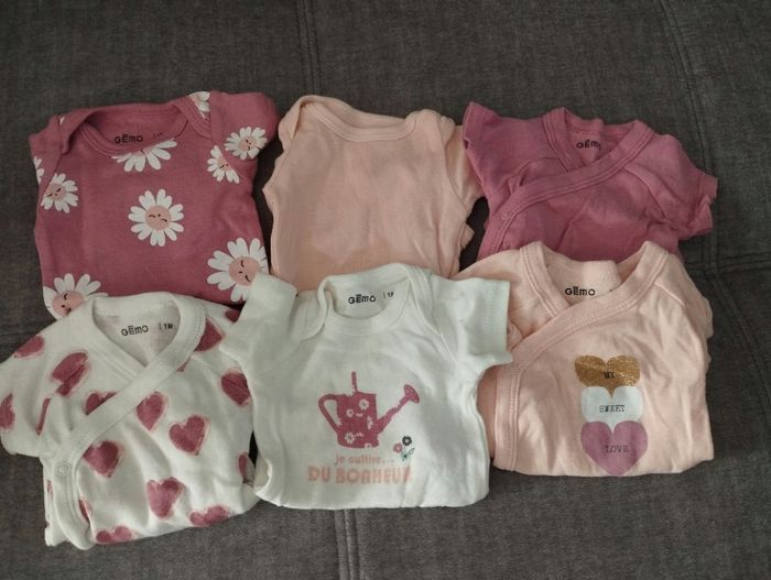 Lot 6 body manches courtes 1 mois Gémo