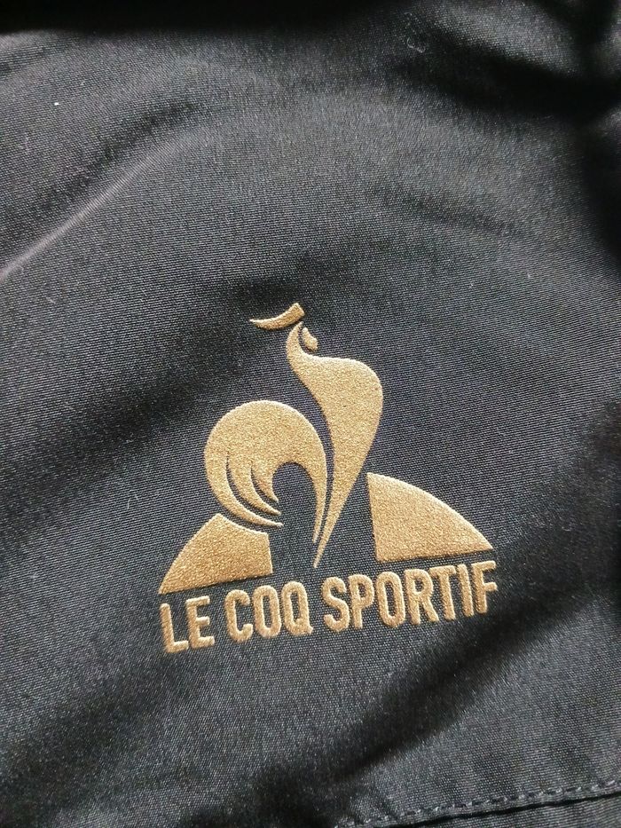 Veste coupe-vent noire logo doré à capuche Le Coq Sportif édition Jeux Olympiques Paris 2024 taille M - photo numéro 7