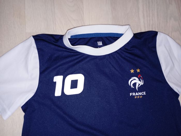 Maillot de foot n° 10 FFF 
T. 10 ans 
NEUF - photo numéro 2