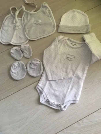 Ensemble naissance Neuf Naf naf