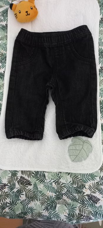 Pantalon jeans 3 mois neuf